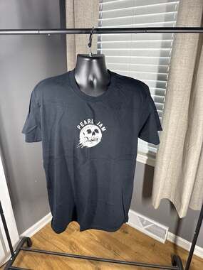 Pearl Jam 2016 Fenway Park & Wrigley Field Baseball Skull Concert Tee Size XL